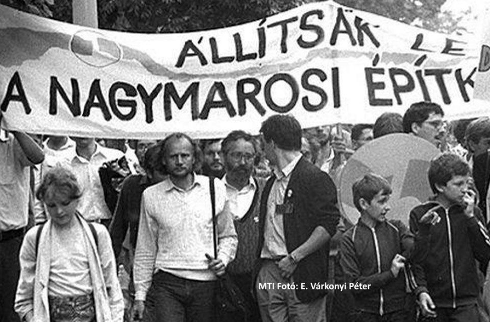 30 éve történt - Felhívás a rendszerváltás forrásainak megmentésére