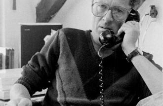 Az emlékeztetés művésze – Gondolatok Kenedi Jánosról